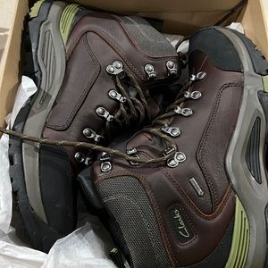 Clarks Goretex GTX hiking boots brown US 9M new
